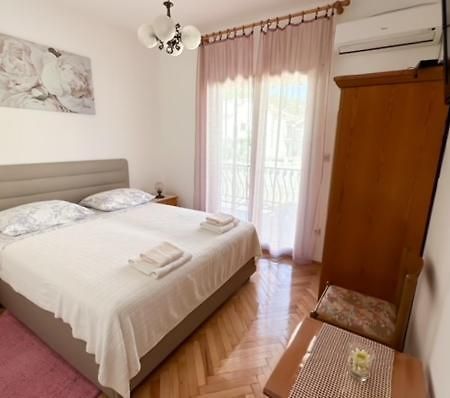 Studio With Balcony Jelsa  Exterior photo